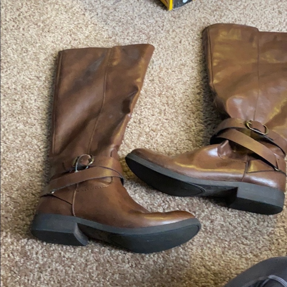 Brown buckle boots